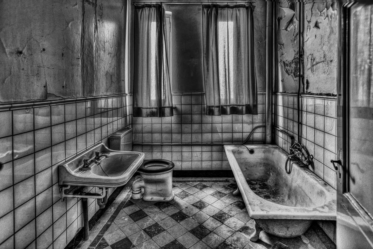 How to Optimize Space in a Small Bathroom